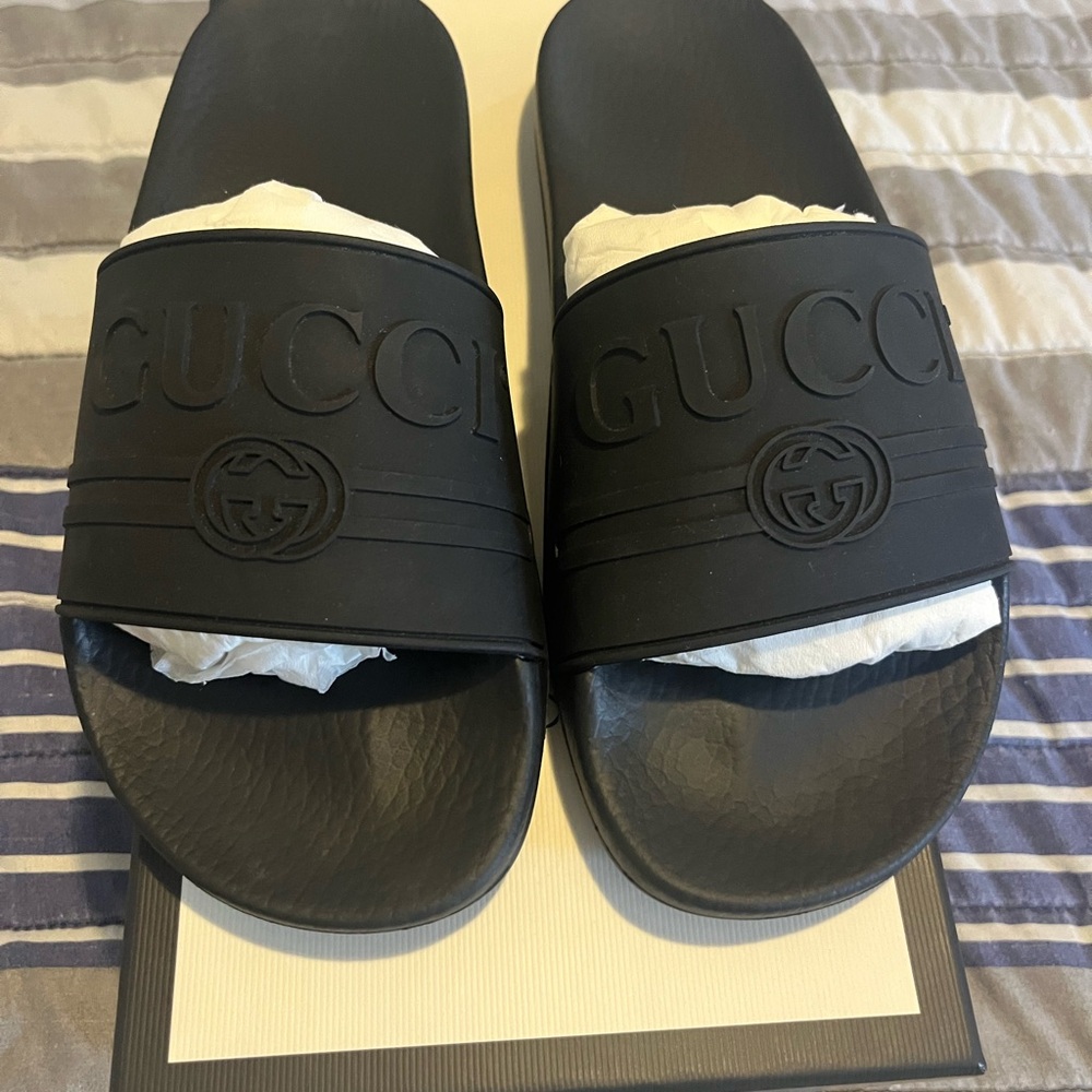 GUCCI Embossed Black Slides - Picture 2 of 15